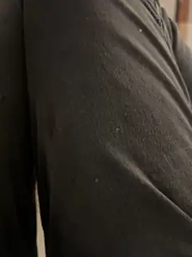 Snapshot of petuletra chatting on March 7, 2026, 10:04 pm petuletra online show from March 7, 2026, 10:04 pm