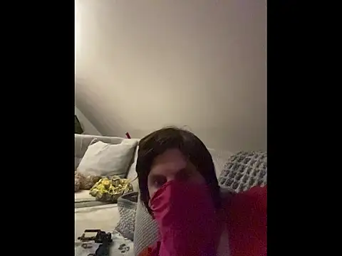 petuletra online show from November 19, 2025, 11:49 pm