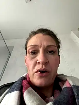 CherrysWetCam online show from December 21, 2025, 1:57 pm