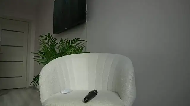 CatchMe1 online show from April 10, 2026, 12:45 pm