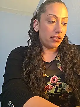 Snapshot of Nikkierosee chatting on May 28, 2026, 10:04 pm Nikkierosee online show from May 28, 2026, 10:04 pm