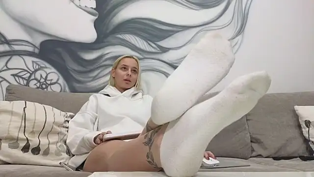 Scout Avrora online show from November 15, 2025, 3:27 pm