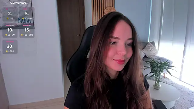 AnnieHallX online show from November 5, 2025, 5:49 pm