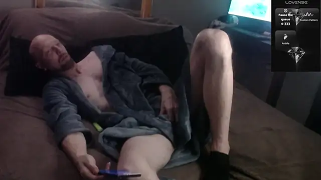 Snapshot of MaxRouger chatting on April 13, 2026, 5:06 pm MaxRouger online show from April 13, 2026, 5:06 pm