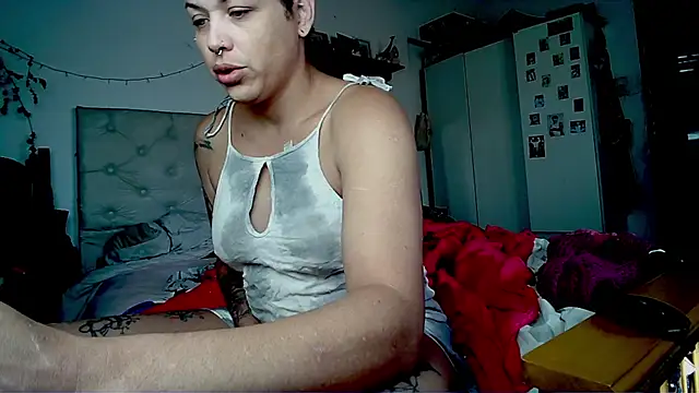 Snapshot of Alicbranca chatting on May 10, 2026, 2:52 pm Alicbranca online show from May 10, 2026, 2:52 pm