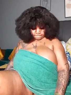 Snapshot of PearlSexxy69 chatting on October 17, 2025, 11:06 pm PearlSexxy69 online show from October 17, 2025, 11:06 pm