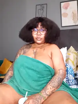 Snapshot of PearlSexxy69 chatting on October 13, 2025, 9:22 am PearlSexxy69 online show from October 13, 2025, 9:22 am