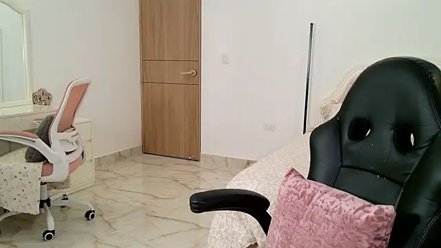 Sensualtease online show from June 17, 2026, 9:03 pm