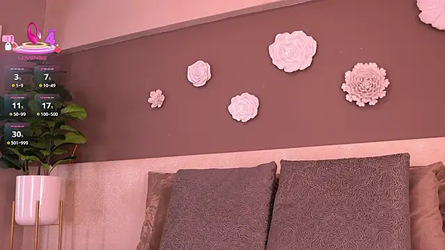 Snapshot of evamoretti chatting on March 18, 2026, 8:10 pm evamoretti online show from March 18, 2026, 8:10 pm