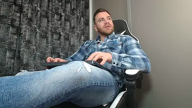 Thori92 online show from February 17, 2025, 6:06 pm