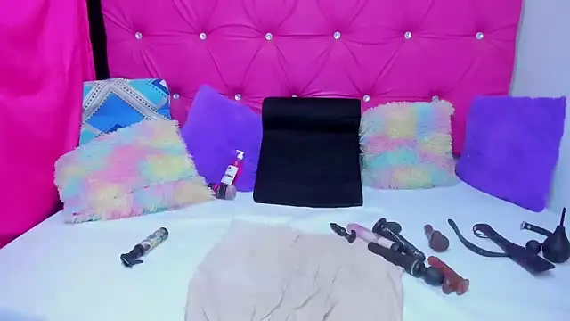 VivianPorto online show from April 7, 2026, 1:46 pm