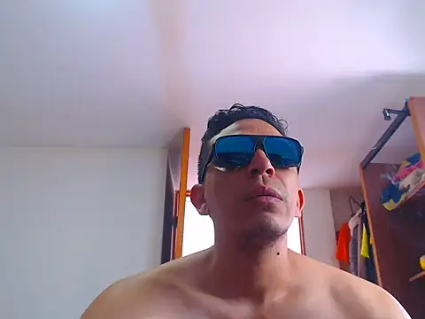 jeancarloscum12 online show from July 3, 2026, 6:47 pm
