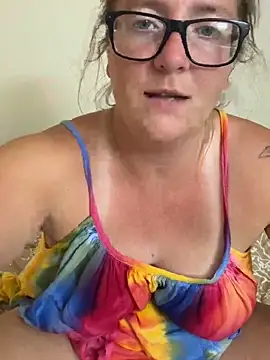 Lizzyloo online show from April 11, 2026, 1:24 am