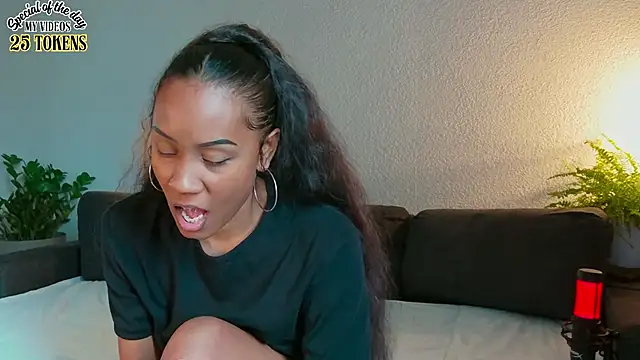 Therainqueen online show from October 7, 2025, 9:10 am