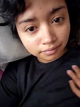 Peach Girll online show from March 21, 2025, 3:35 pm