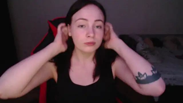 Snapshot of Laralianna chatting on November 11, 2025, 8:36 pm Laralianna online show from November 11, 2025, 8:36 pm