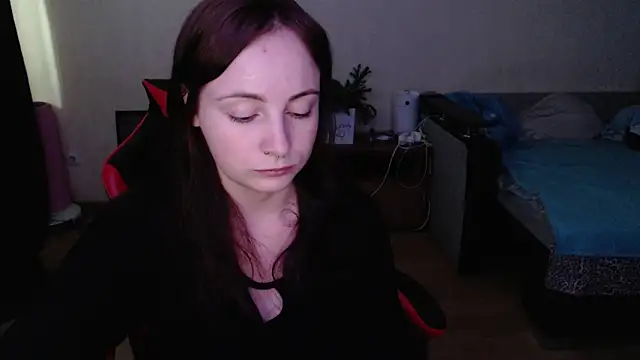 Laralianna online show from June 18, 2026, 9:36 am