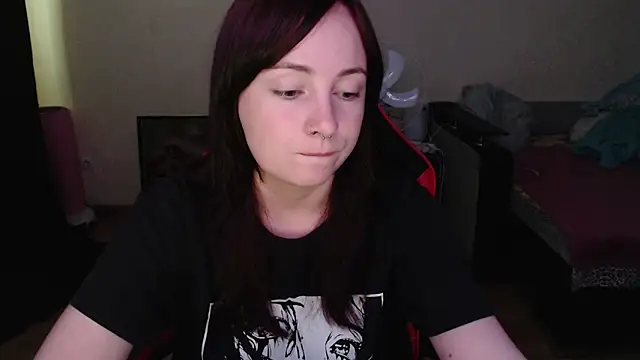 Laralianna online show from July 7, 2026, 6:38 am