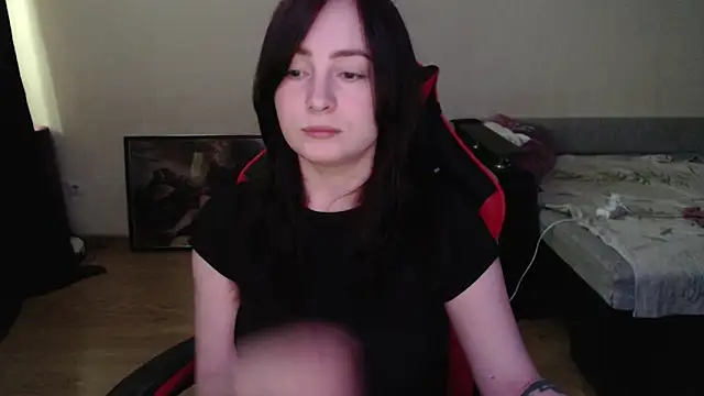 Laralianna online show from April 23, 2026, 1:02 pm