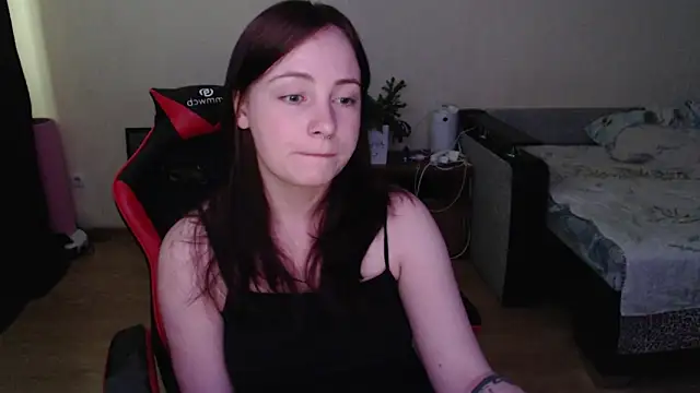 Laralianna online show from June 17, 2026, 7:41 am