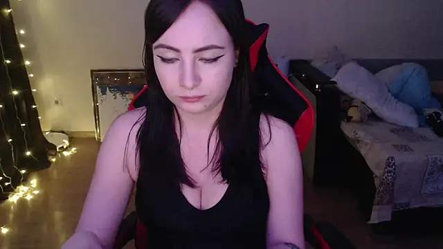 Snapshot of Laralianna chatting on January 8, 2026, 4:29 am Laralianna online show from January 8, 2026, 4:29 am