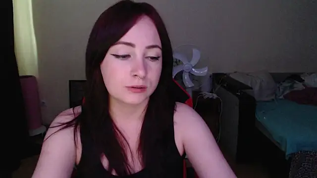 Laralianna online show from July 6, 2026, 1:51 pm
