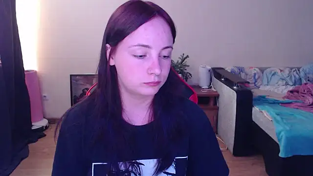 Laralianna online show from June 27, 2026, 4:57 pm