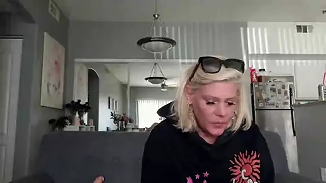 Snapshot of Lexi_Shocker chatting on March 4, 2026, 9:22 pm Lexi Shocker online show from March 4, 2026, 9:22 pm