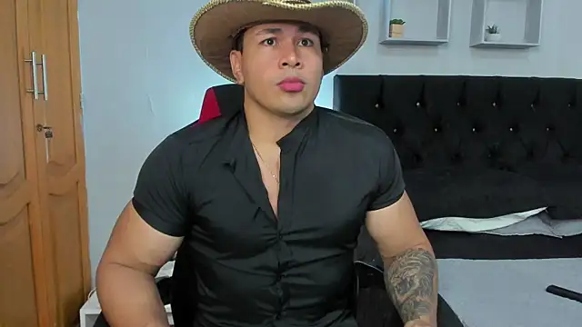 tyler hank01 online show from December 3, 2025, 2:12 am