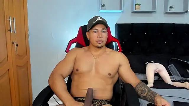 tyler hank01 online show from November 29, 2025, 11:21 am