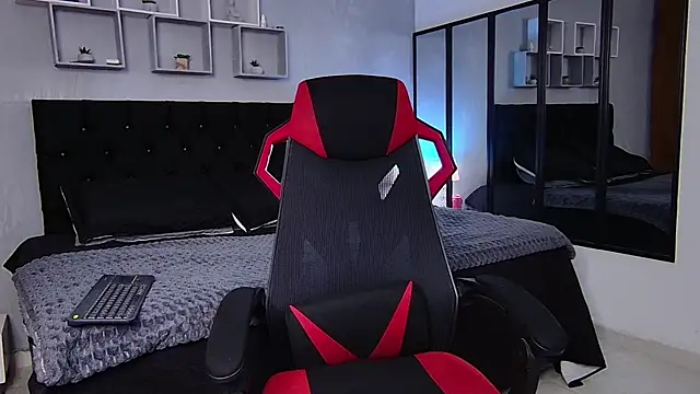 tyler hank01 online show from September 19, 2025, 10:14 pm