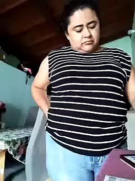 Snapshot of Monseratte21 chatting on February 11, 2025, 6:33 pm Monseratte21 online show from February 11, 2025, 6:33 pm