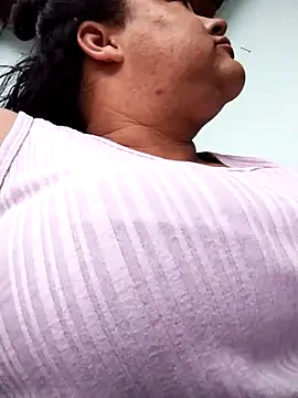 Snapshot of Monseratte21 chatting on February 2, 2025, 10:49 pm Monseratte21 online show from February 2, 2025, 10:49 pm