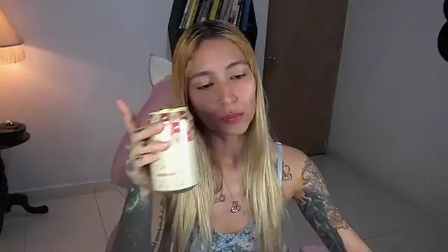 Saucy Jenn online show from November 15, 2025, 3:32 am