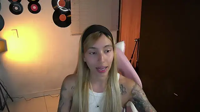 Saucy Jenn online show from April 26, 2026, 4:21 am