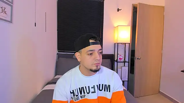 alejandro calderon1 online show from April 16, 2026, 5:19 am