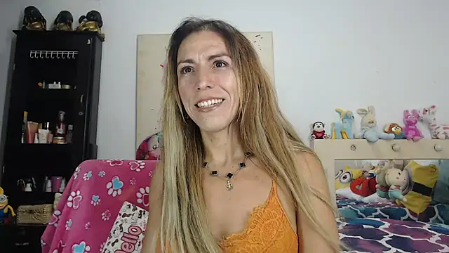 Snapshot of aleera_starxx982 chatting on May 7, 2026, 12:04 am aleera starxx982 online show from May 7, 2026, 12:04 am