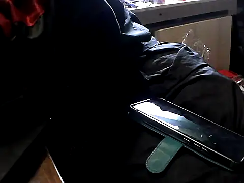 Snapshot of SkaterHun chatting on February 6, 2026, 8:49 pm SkaterHun online show from February 6, 2026, 8:49 pm