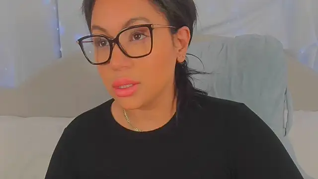 MeghanXO online show from December 5, 2025, 3:49 am