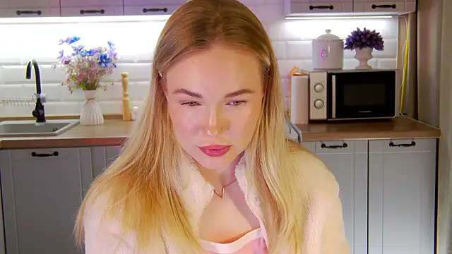 Veronika Mitchel online show from September 30, 2025, 5:41 pm