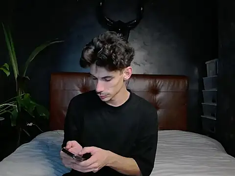 Snapshot of DanielCrush1 chatting on October 18, 2025, 6:54 pm DanielCrush1 online show from October 18, 2025, 6:54 pm