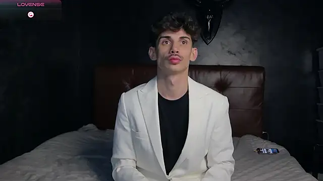 DanielCrush1 online show from November 28, 2025, 3:23 pm