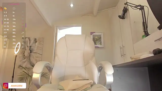 catalinasaiz online show from October 9, 2025, 1:33 pm