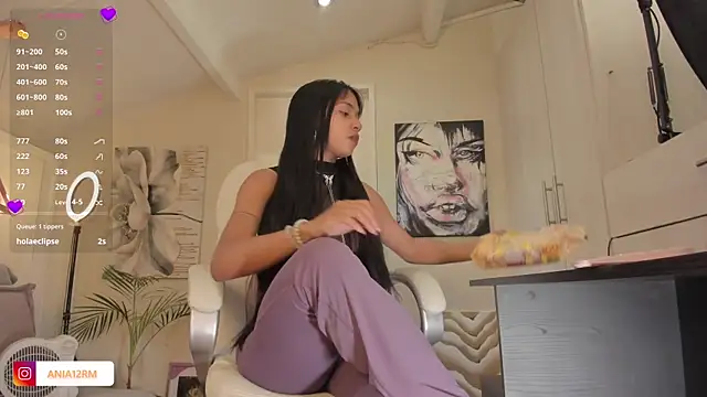 catalinasaiz online show from November 18, 2025, 3:04 pm