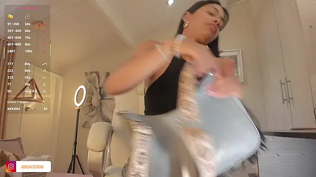 catalinasaiz online show from September 27, 2025, 2:12 pm