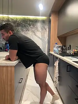 izaak lover online show from October 28, 2025, 12:55 am