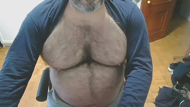 mikeyhotbear online show from November 5, 2025, 7:44 am