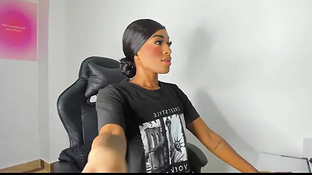 Snapshot of Emattaylor chatting on February 8, 2025, 11:12 am Emattaylor online show from February 8, 2025, 11:12 am