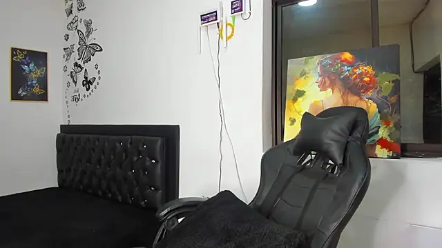 Snapshot of Emattaylor chatting on December 4, 2024, 11:13 am Emattaylor online show from December 4, 2024, 11:13 am