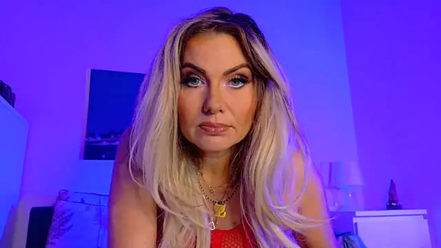 Tinkerbell822 online show from October 3, 2025, 8:05 am